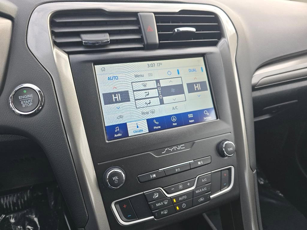 Used 2020 Ford Fusion SE image 25