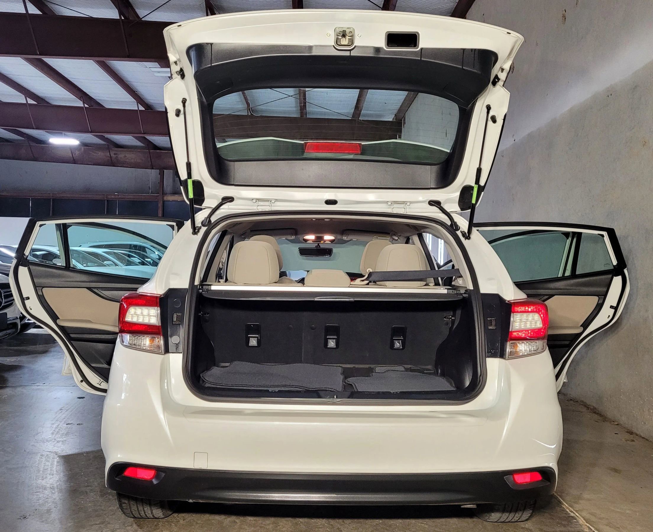 Used 2017 Subaru Impreza 2.0i Premium image 10