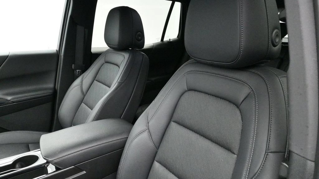 Used 2026 Chevrolet Equinox LT w/ Convenience Package II FWD image 10