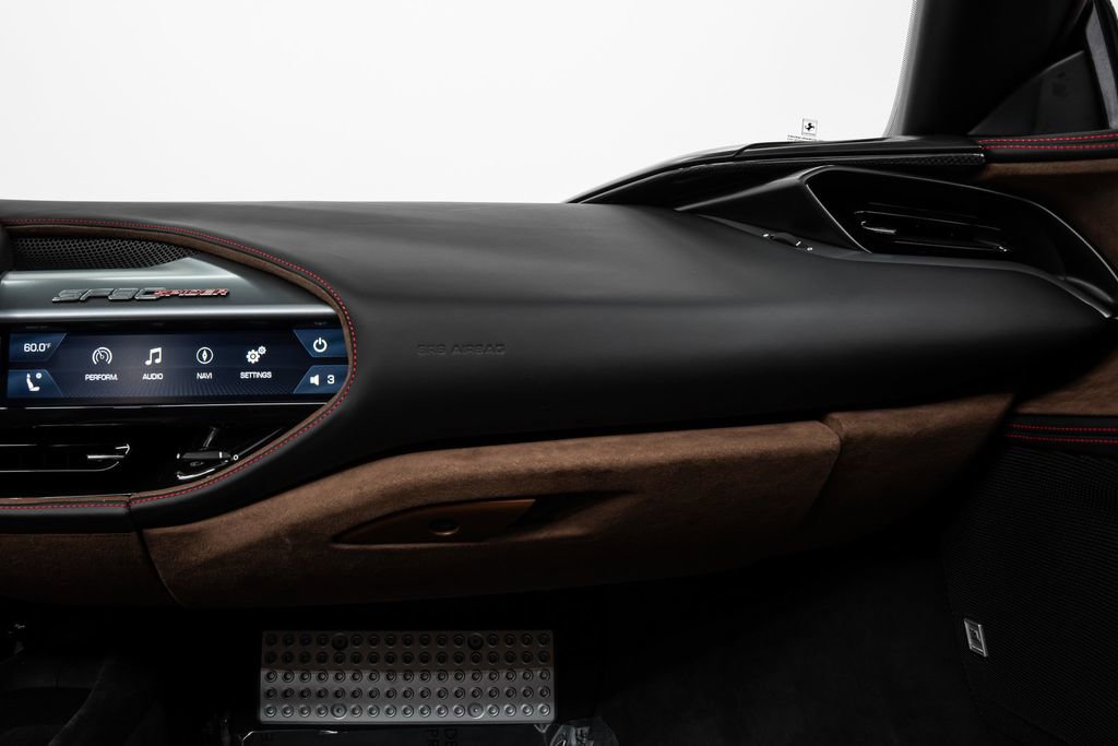 Used 2023 Ferrari SF90 Spider Base image 41