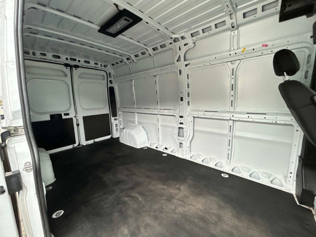 Used 2025 RAM ProMaster 2500 w/ Convenience Group image 13