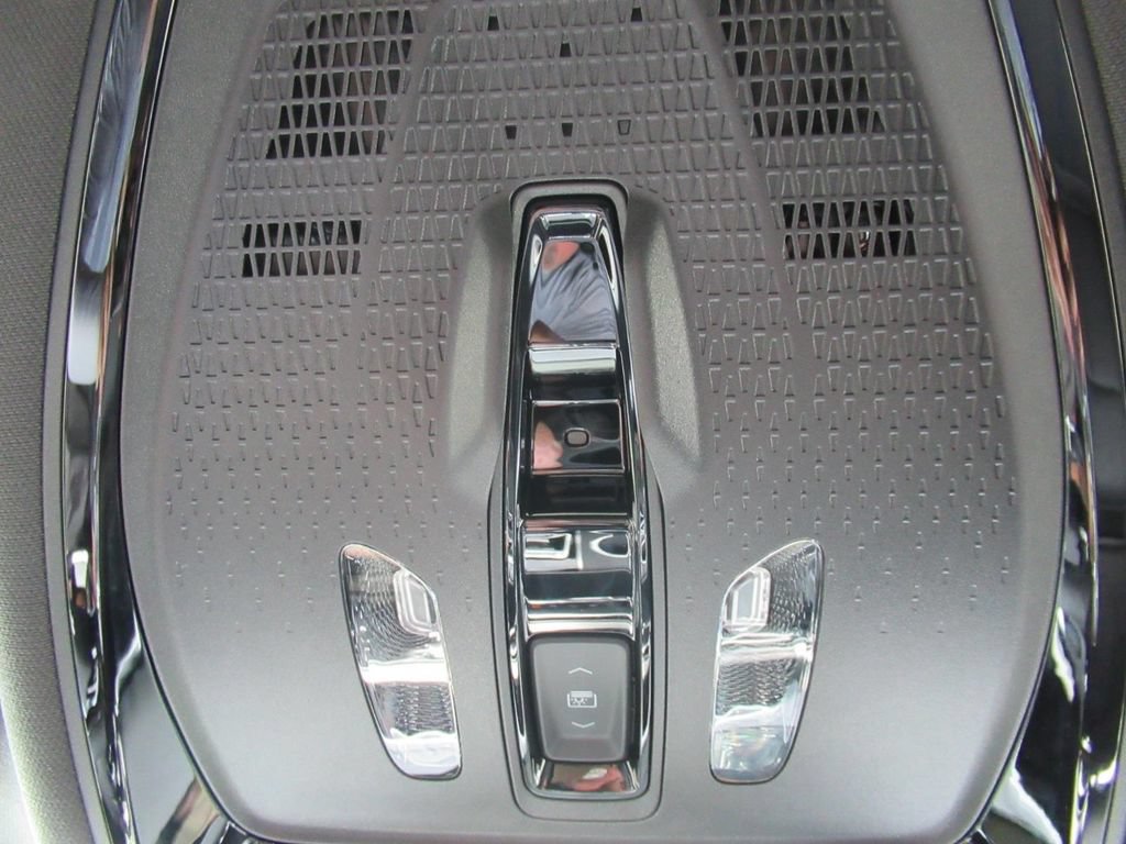 Certified 2025 Cadillac Lyriq Luxury w/ LPO, Floor Liner Package AWD/4WD image 32
