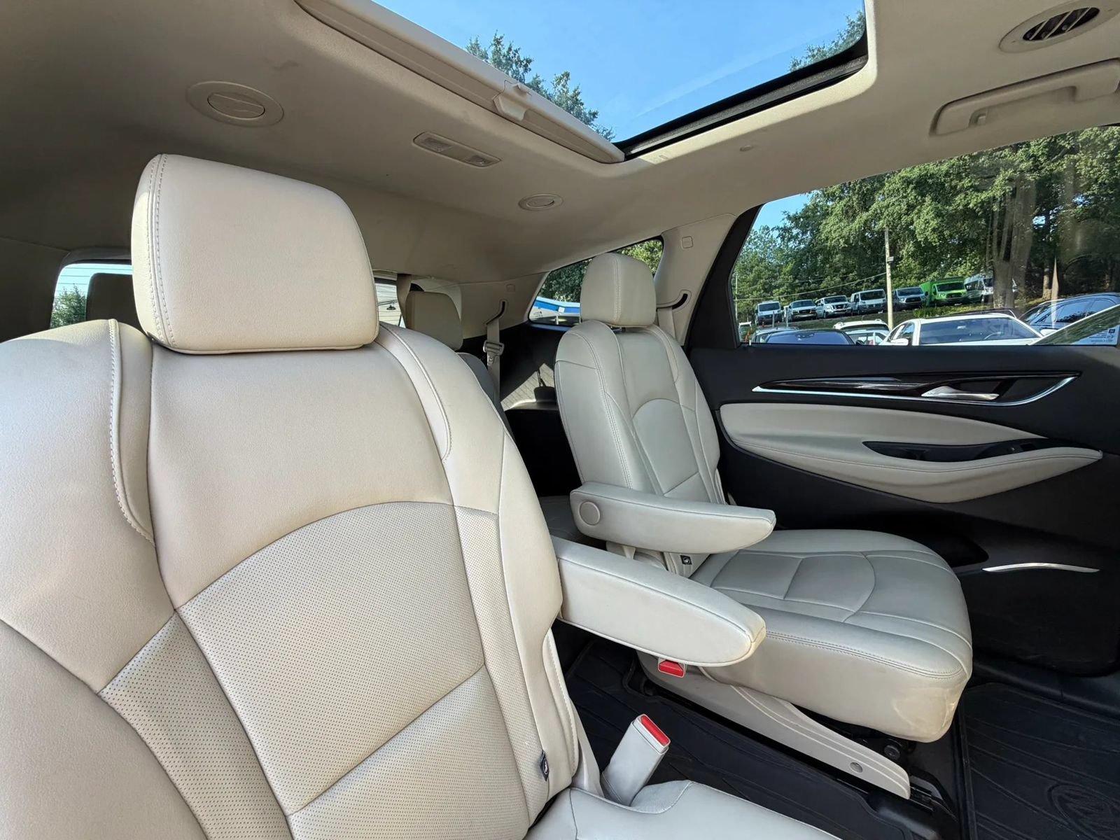 Used 2019 Buick Enclave Essence FWD image 31