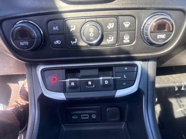 Used 2023 GMC Terrain SLE w/ Driver Convenience Package AWD/4WD image 15
