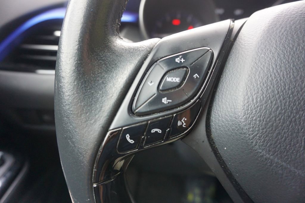 Used 2021 Toyota C-HR XLE FWD image 7
