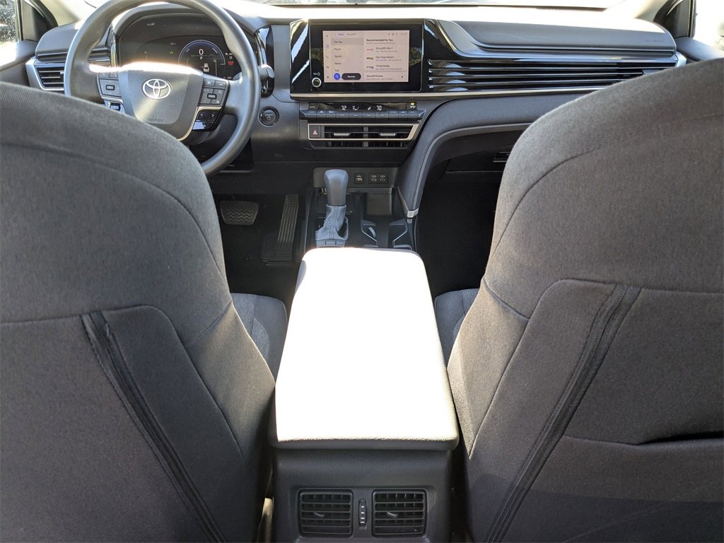 Used 2025 Toyota Camry SE image 28