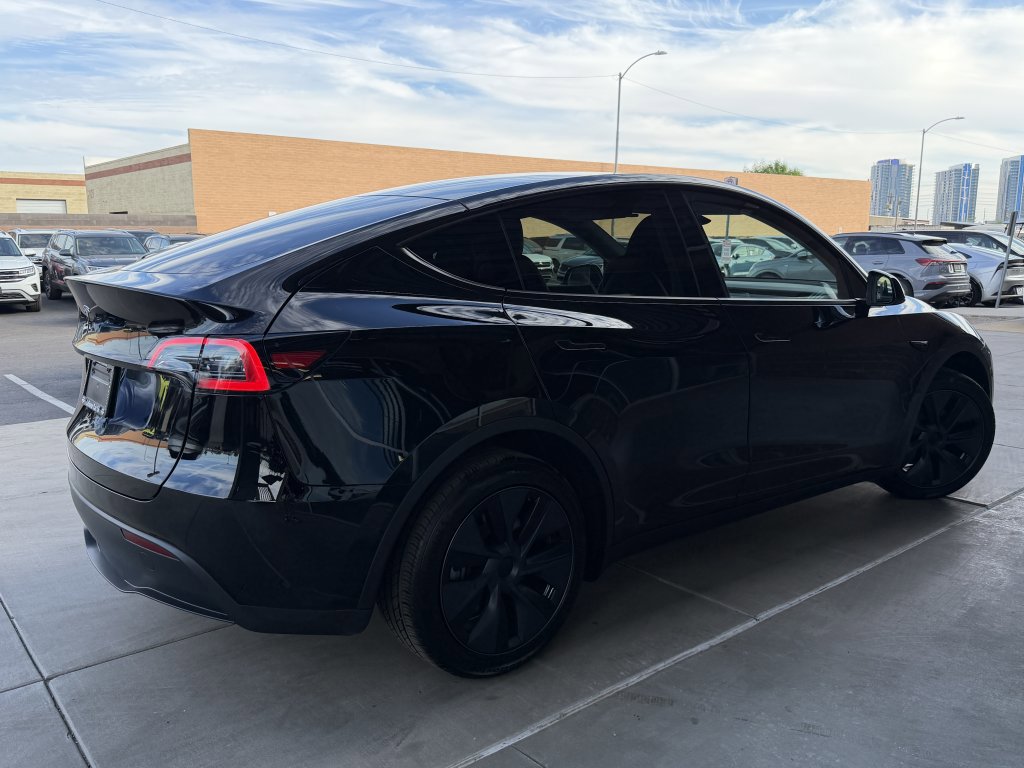 Used 2024 Tesla Model Y 2WD image 4