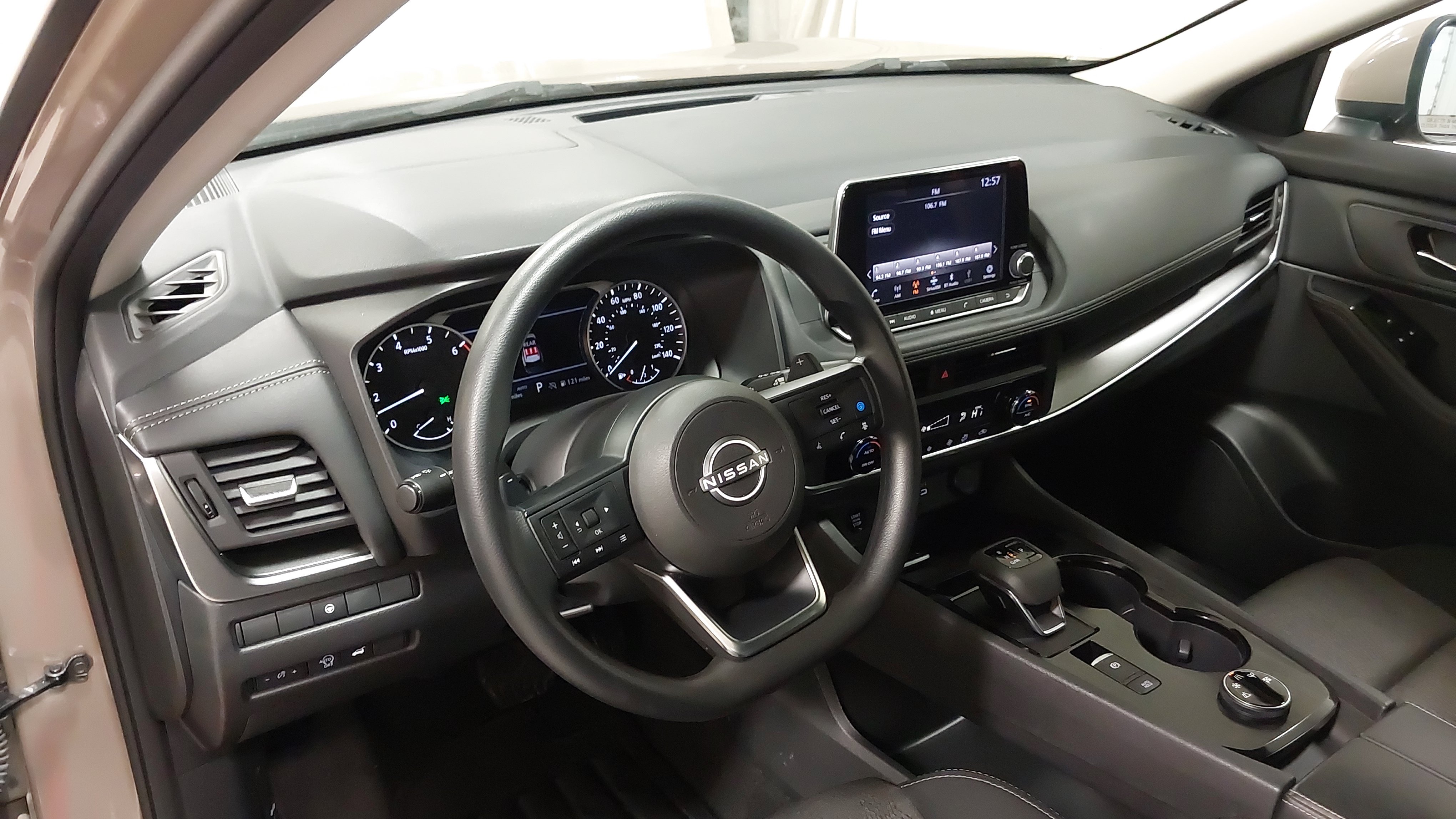 Used 2024 Nissan Rogue SV AWD/4WD image 17