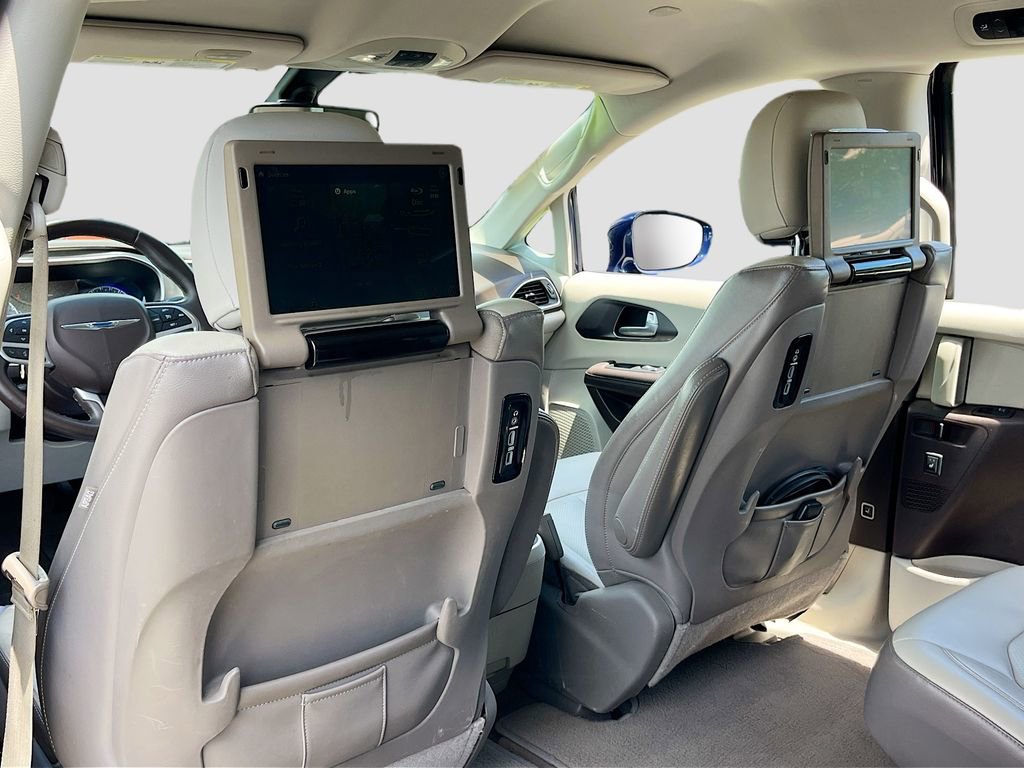 Used 2017 Chrysler Pacifica Touring-L Plus FWD image 23