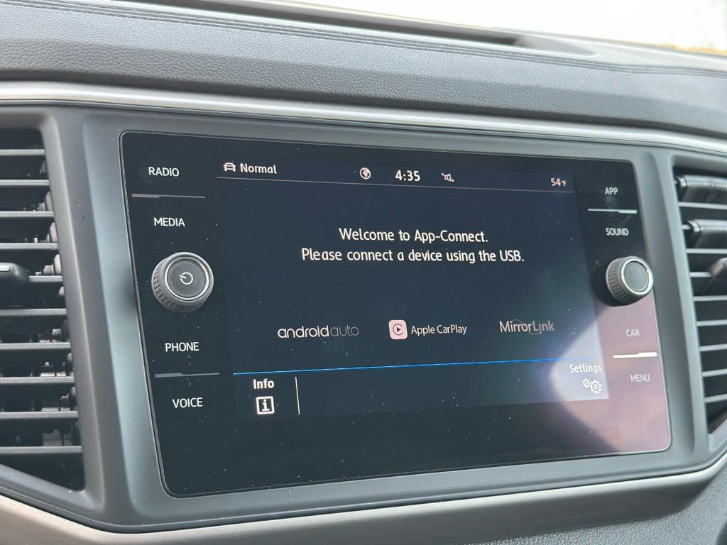 Used 2020 Volkswagen Atlas Cross Sport SE w/ Panoramic Sunroof Package image 39