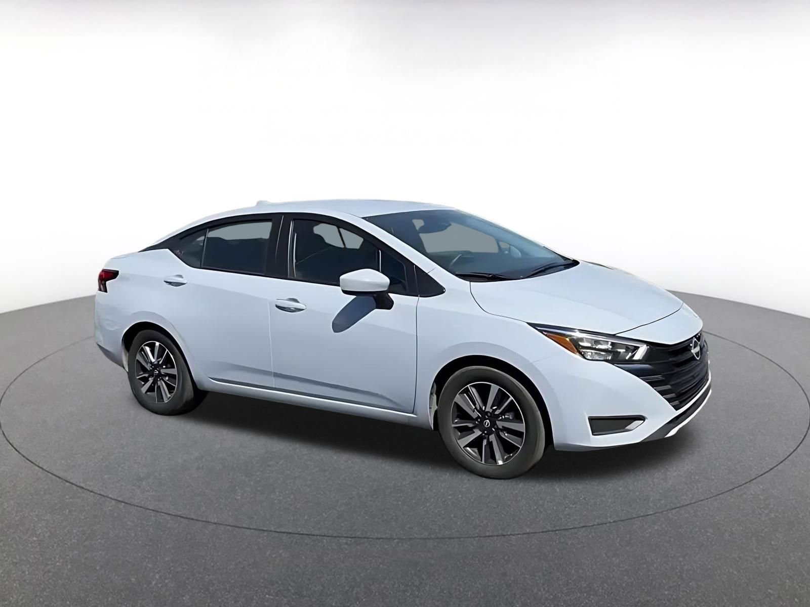 Used 2025 Nissan Versa SV FWD image 2