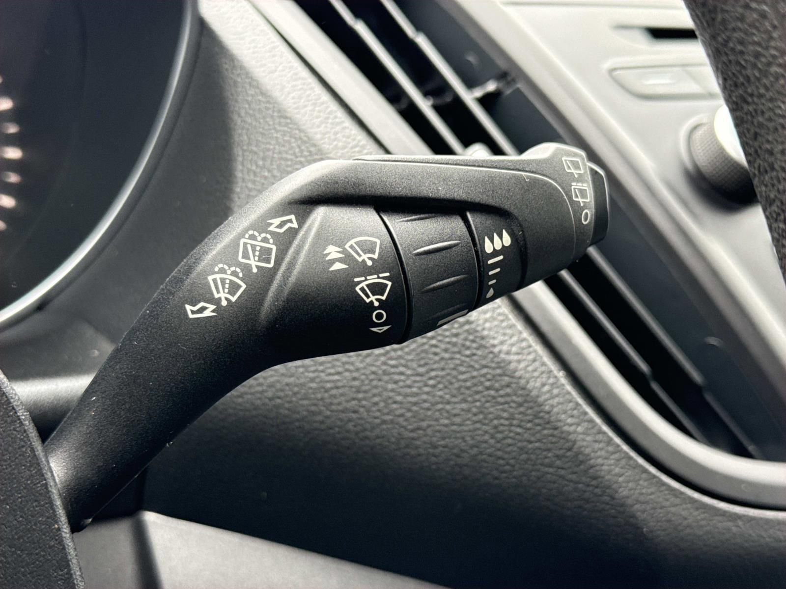 Used 2018 Ford Escape SE image 18