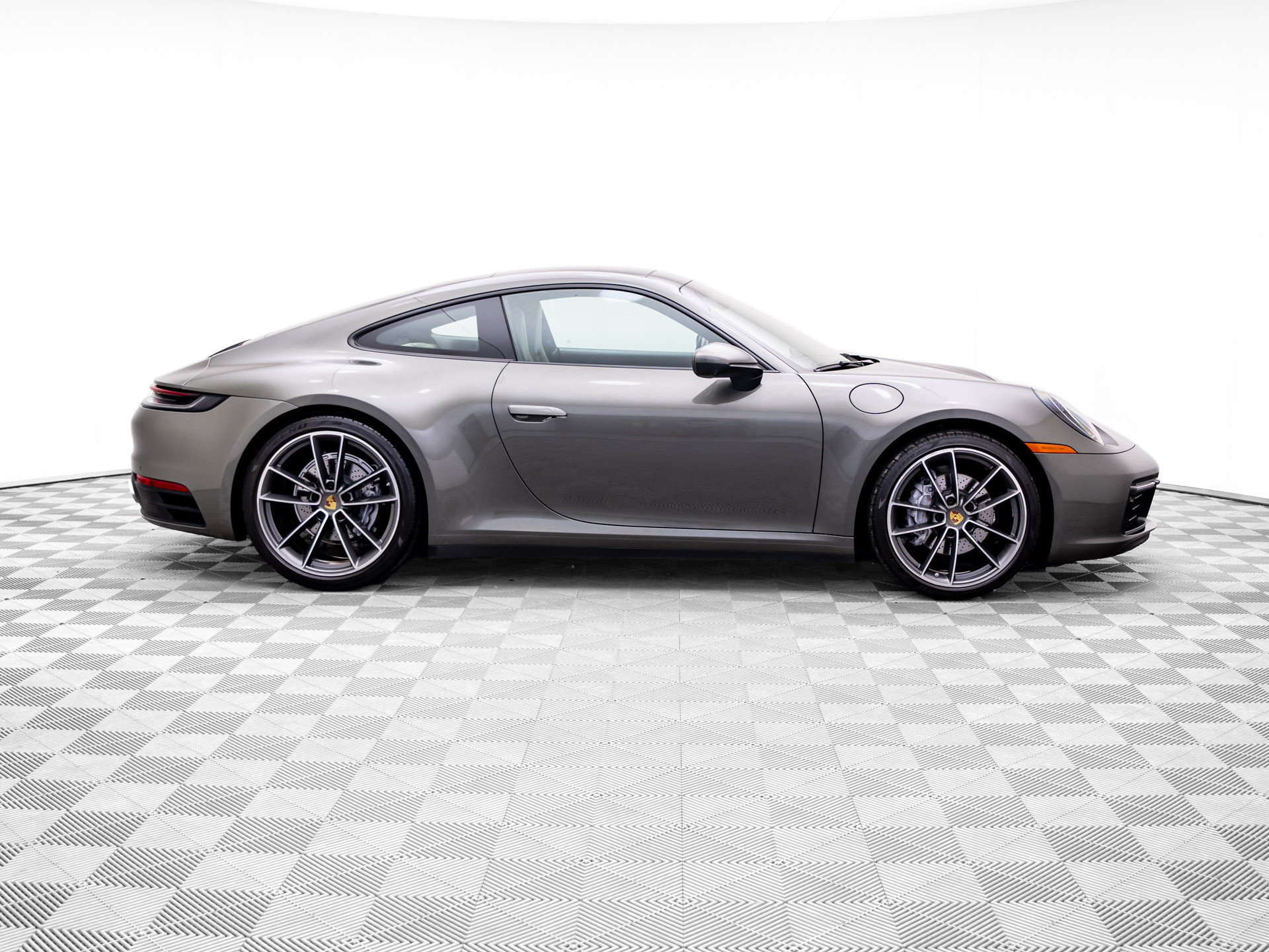 Used 2022 Porsche 911 Carrera w/ Premium Package RWD image 7
