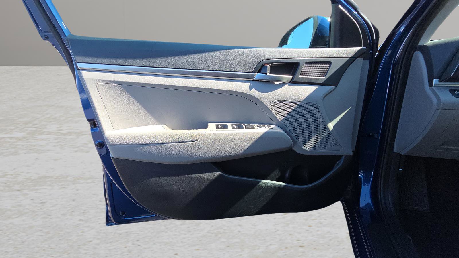 Used 2019 Hyundai Elantra SE image 24