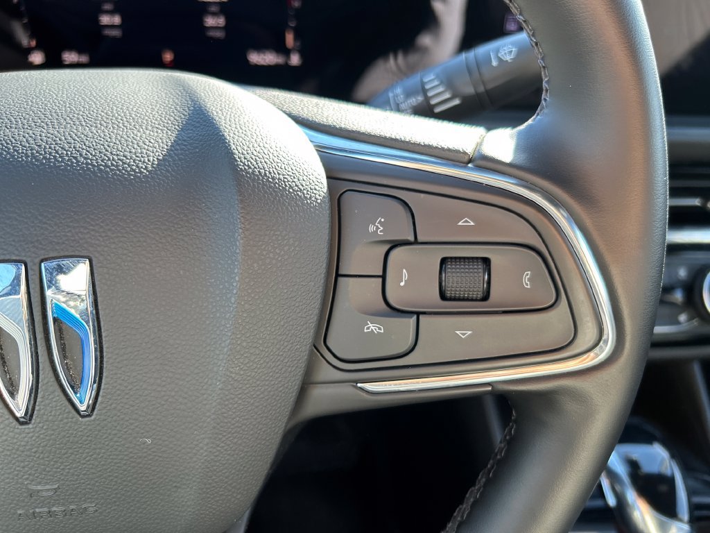 Used 2025 Buick Envista Sport Touring w/ Convenience I Package FWD image 23
