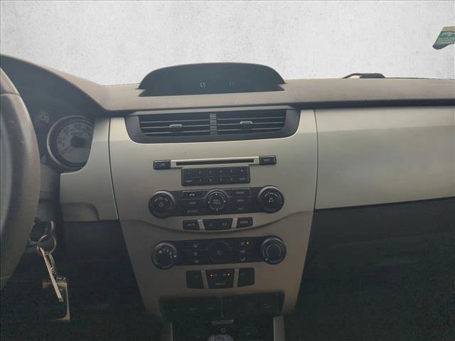 Used 2009 Ford Focus SEL image 12