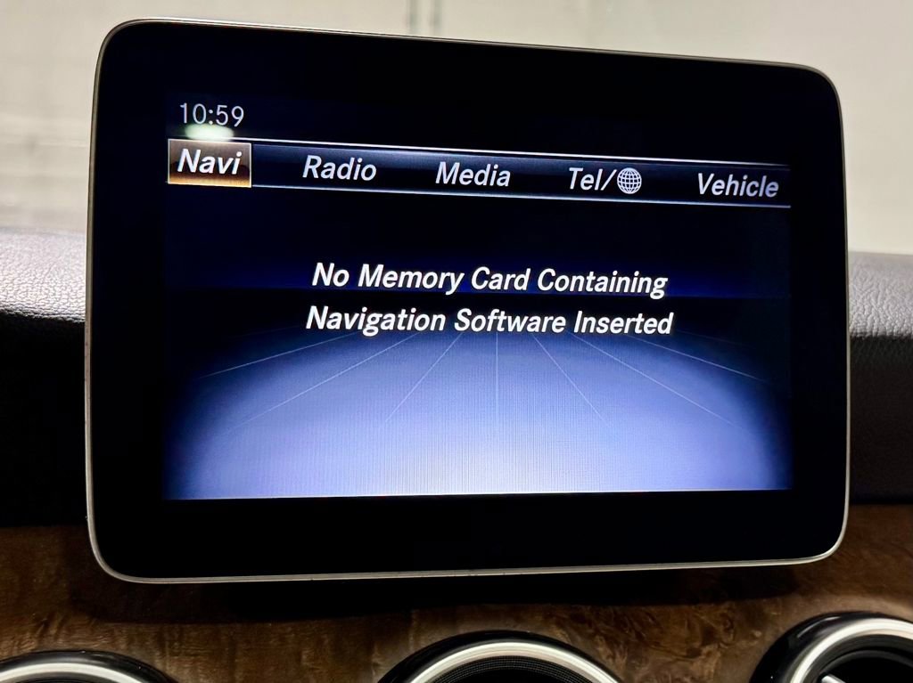 Used 2020 Mercedes-Benz GLA 250 4MATIC w/ Premium Package image 4