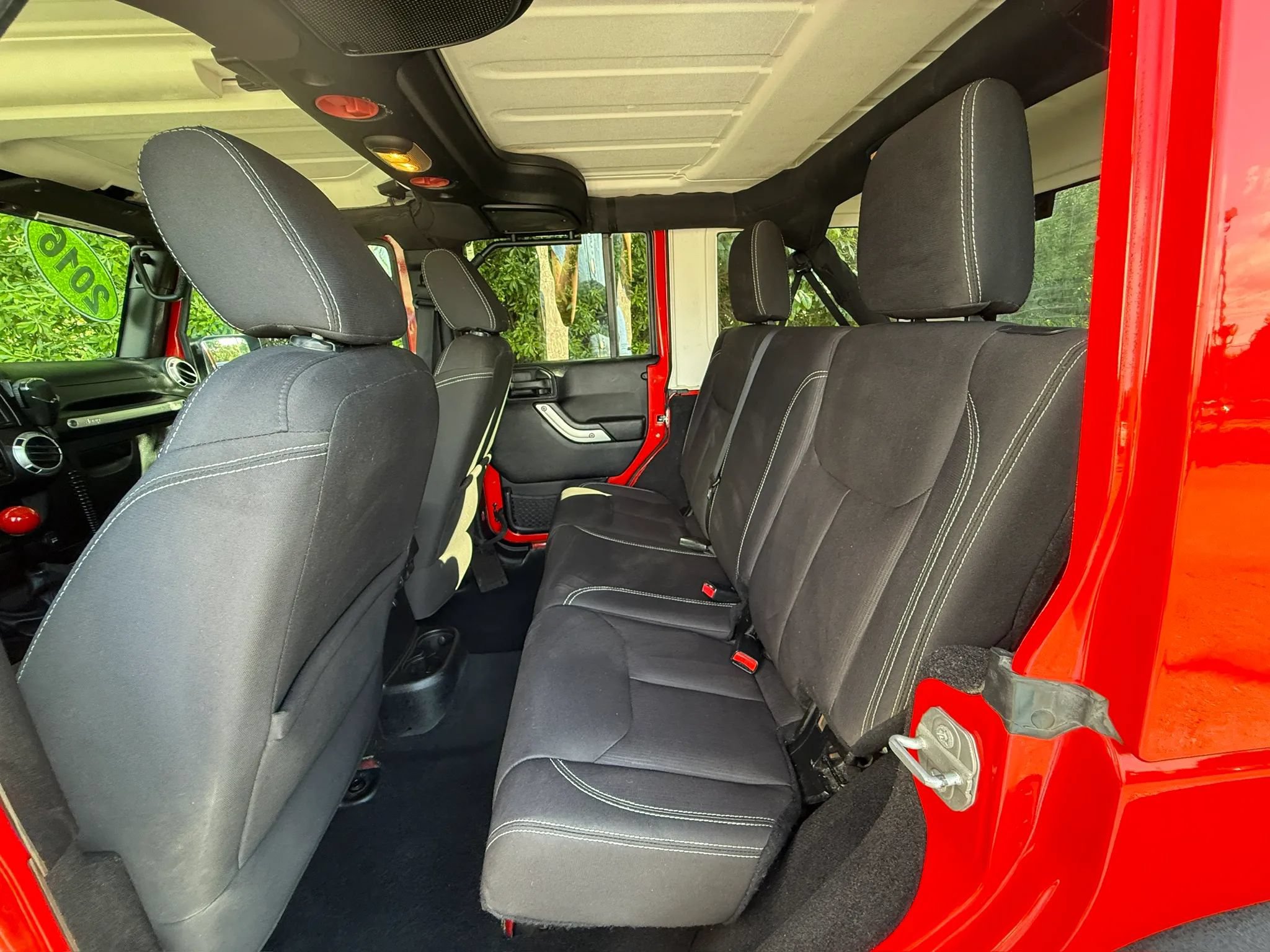 Used 2016 Jeep Wrangler Unlimited Sahara w/ Connectivity Group AWD/4WD image 43