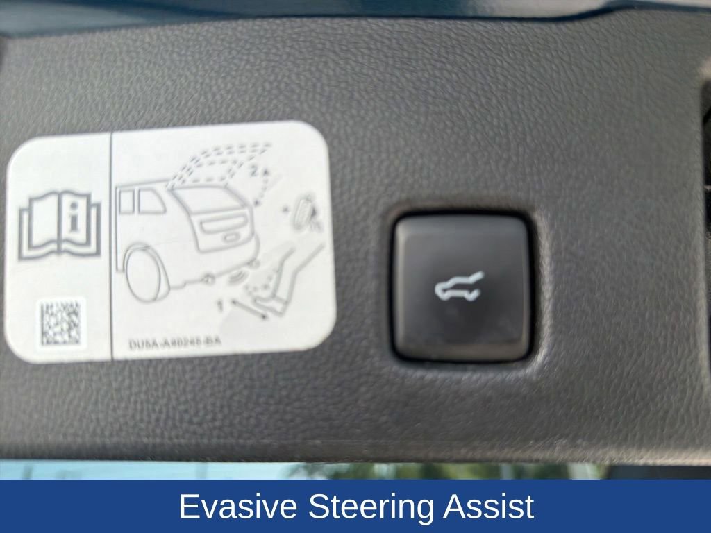 Certified 2020 Ford Escape Titanium AWD/4WD image 11