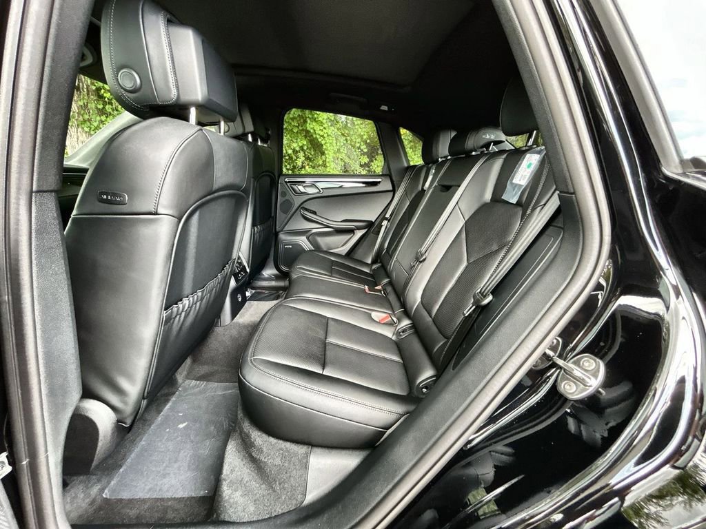 Certified 2026 Porsche Macan AWD/4WD image 19