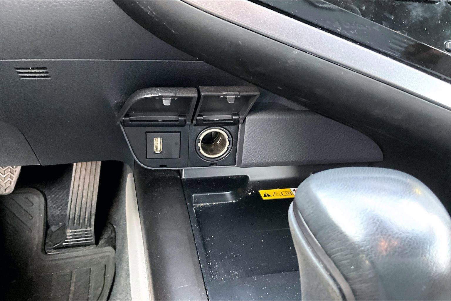 Used 2023 Toyota Camry SE w/ Audio Upgrade Package image 16