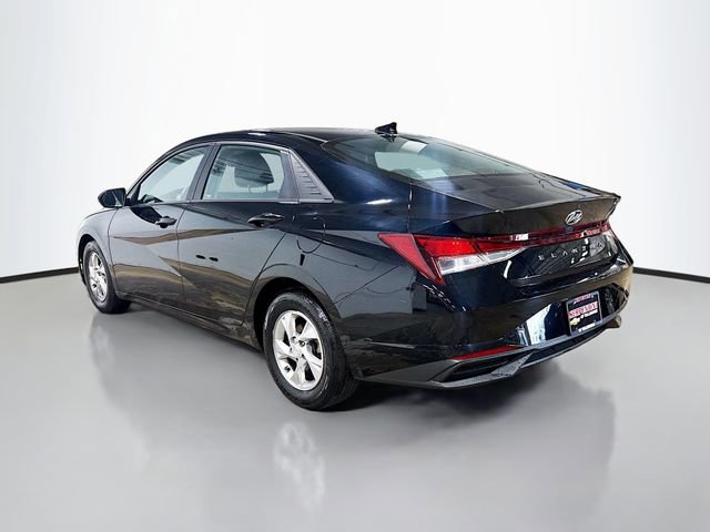 Used 2021 Hyundai Elantra SE w/ Preferred Accessory Package FWD image 9