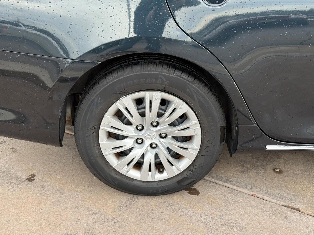 Used 2013 Toyota Camry LE image 6