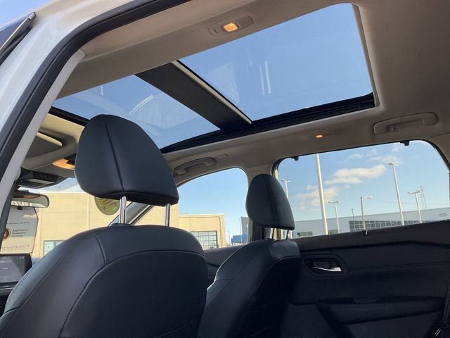 Used 2023 Nissan Rogue SV w/ SV Premium Package image 26