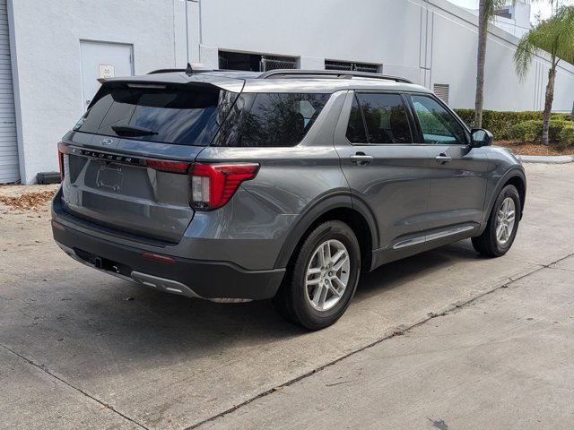 Used 2025 Ford Explorer Active w/ Active Comfort Package image 5