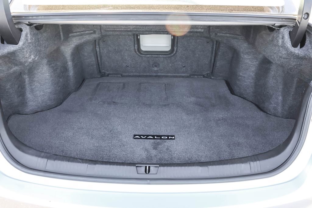 Used 2014 Toyota Avalon Limited image 28