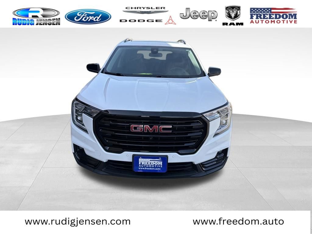 Used 2024 GMC Terrain SLT w/ Tech Package image 8