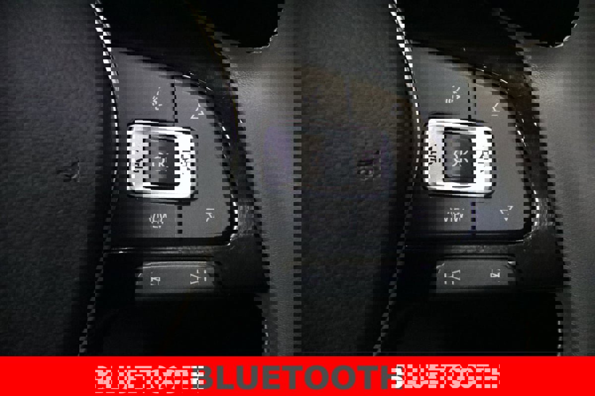 Used 2021 Volkswagen Tiguan SE w/ Panoramic Sunroof Package image 17