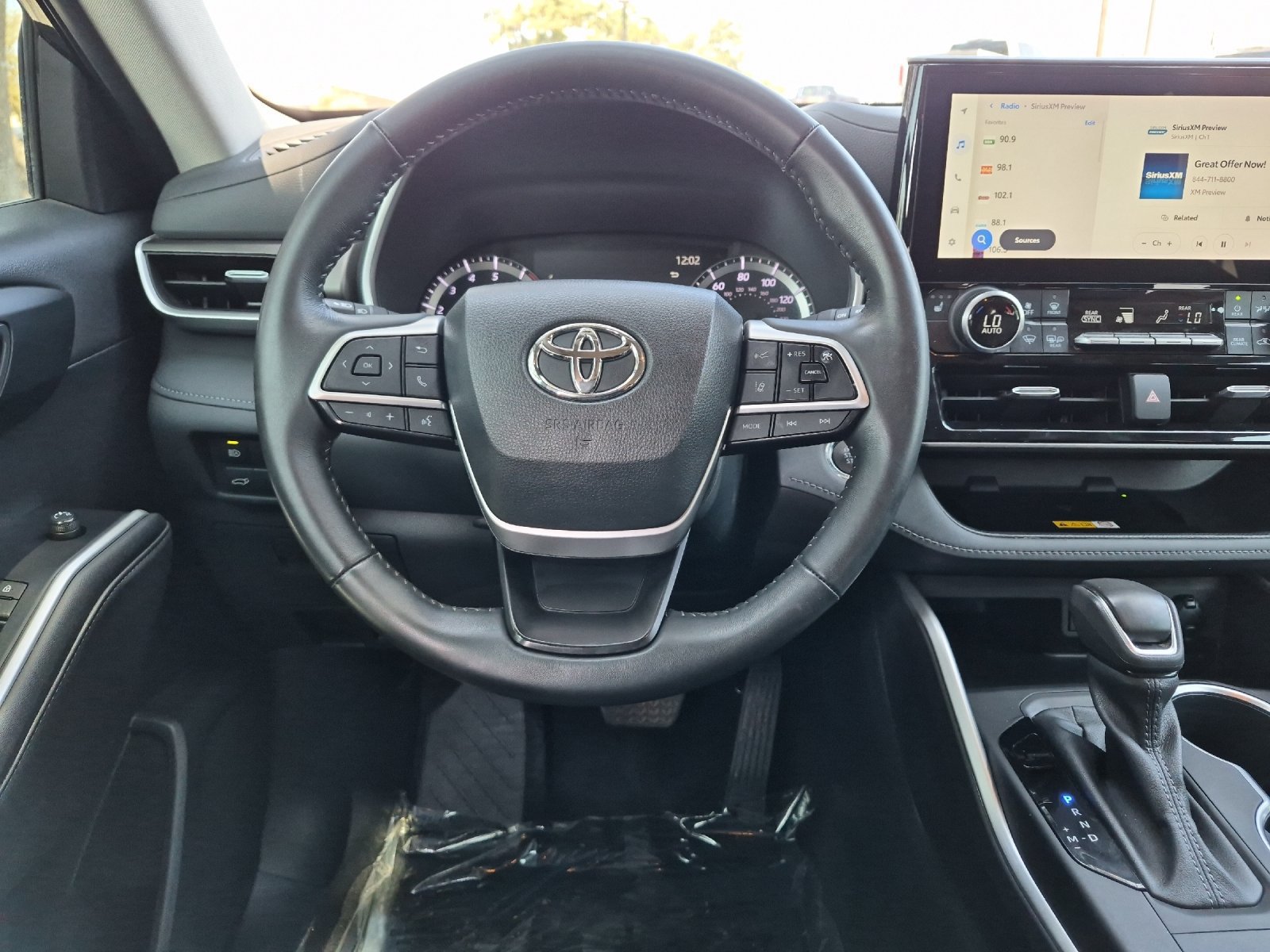 Used 2023 Toyota Highlander XLE FWD image 13