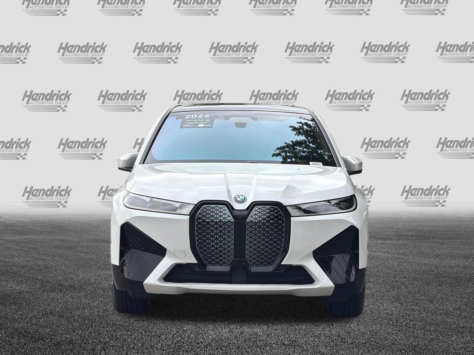 Used 2024 BMW iX xDrive50 w/ Sport Package AWD/4WD image 10