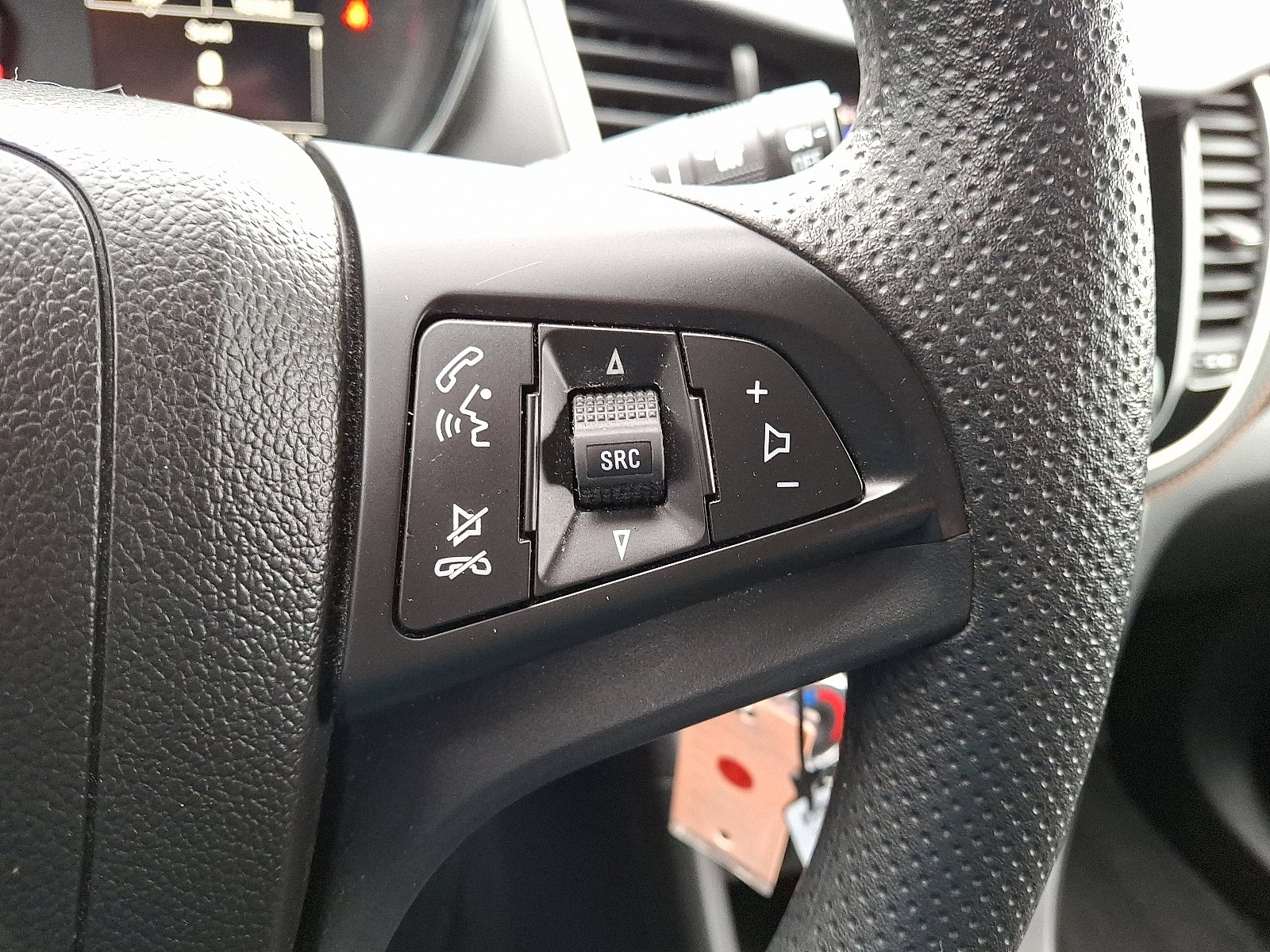 Certified 2022 Chevrolet Trax LS w/ Tint and Cruise Package image 21