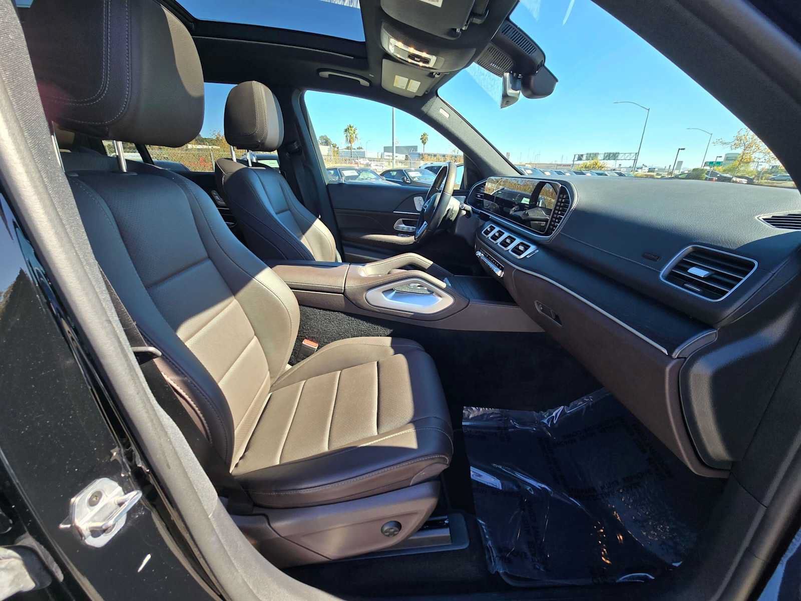 Used 2023 Mercedes-Benz GLS 450 4MATIC image 11