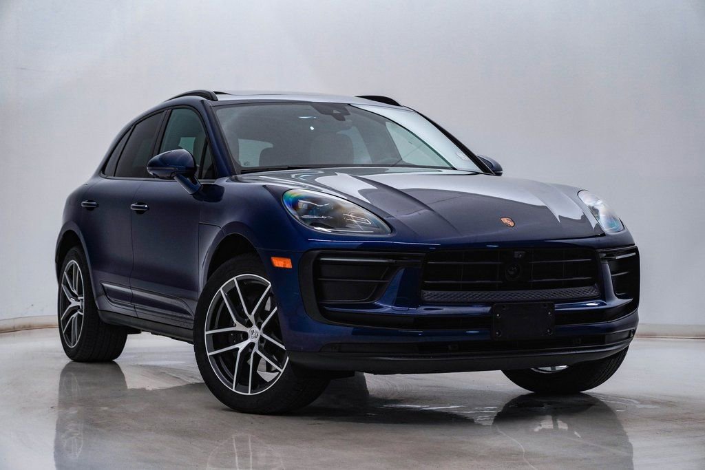 Certified 2025 Porsche Macan image 7