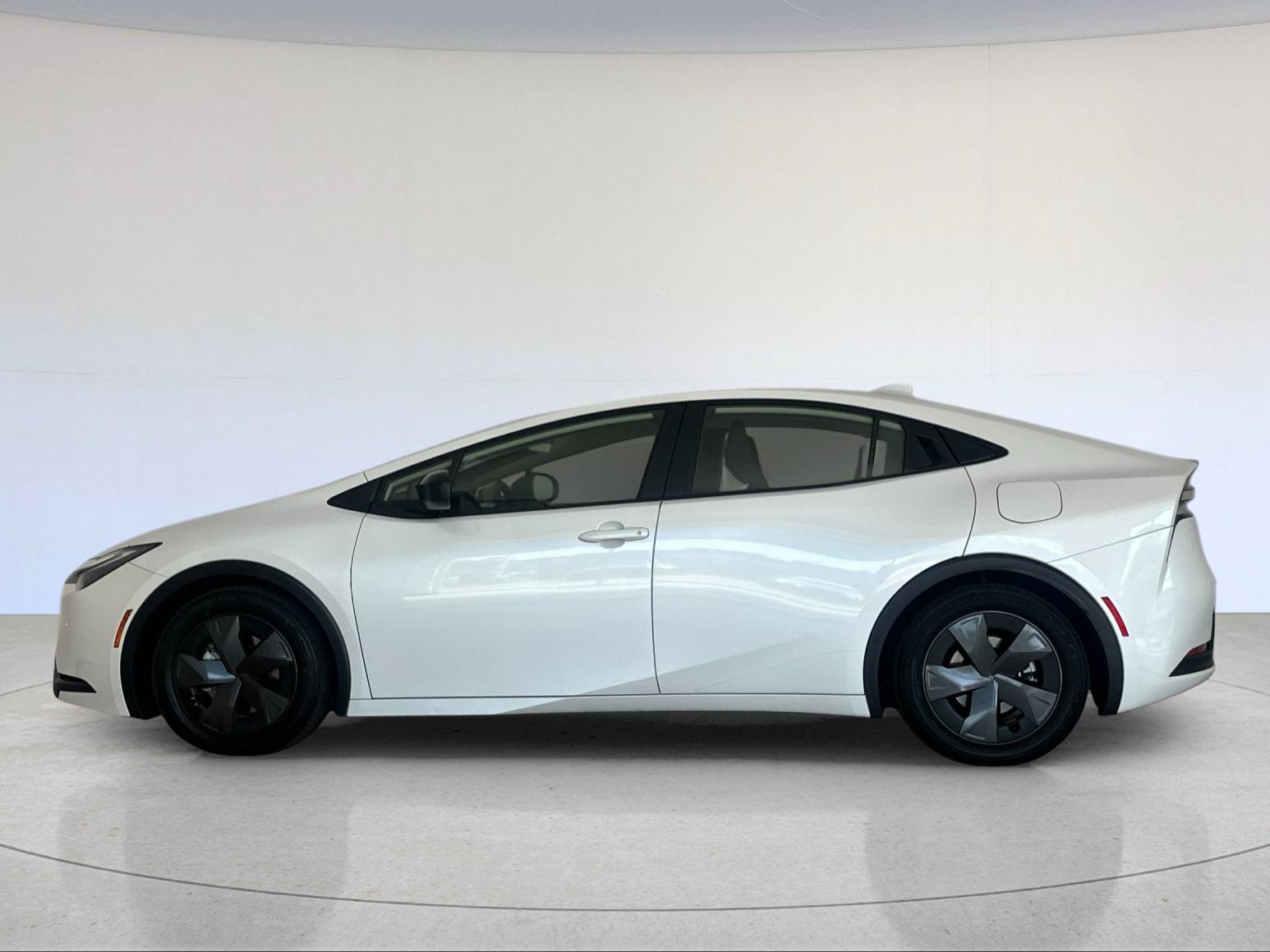 Used 2023 Toyota Prius Prime FWD image 3