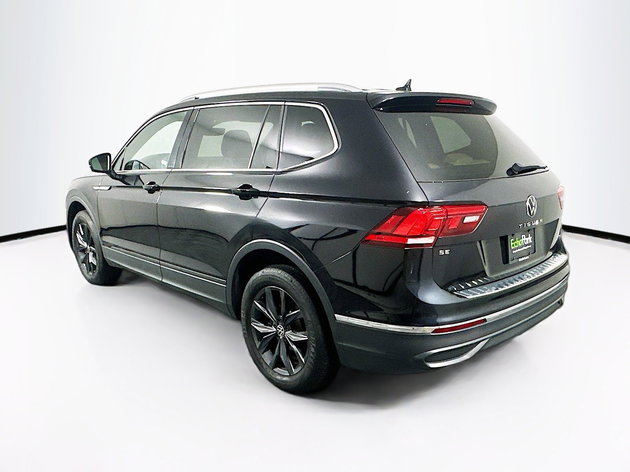Used 2023 Volkswagen Tiguan SE FWD image 5