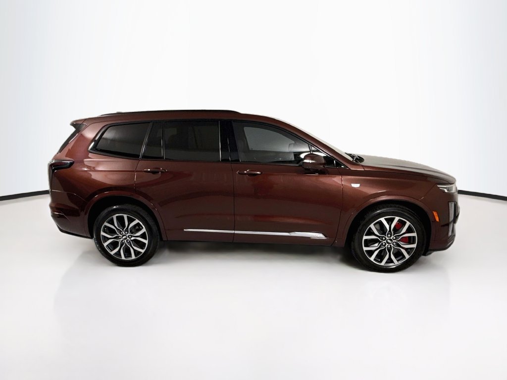 Used 2022 Cadillac XT6 Sport w/ Platinum Package AWD/4WD image 4