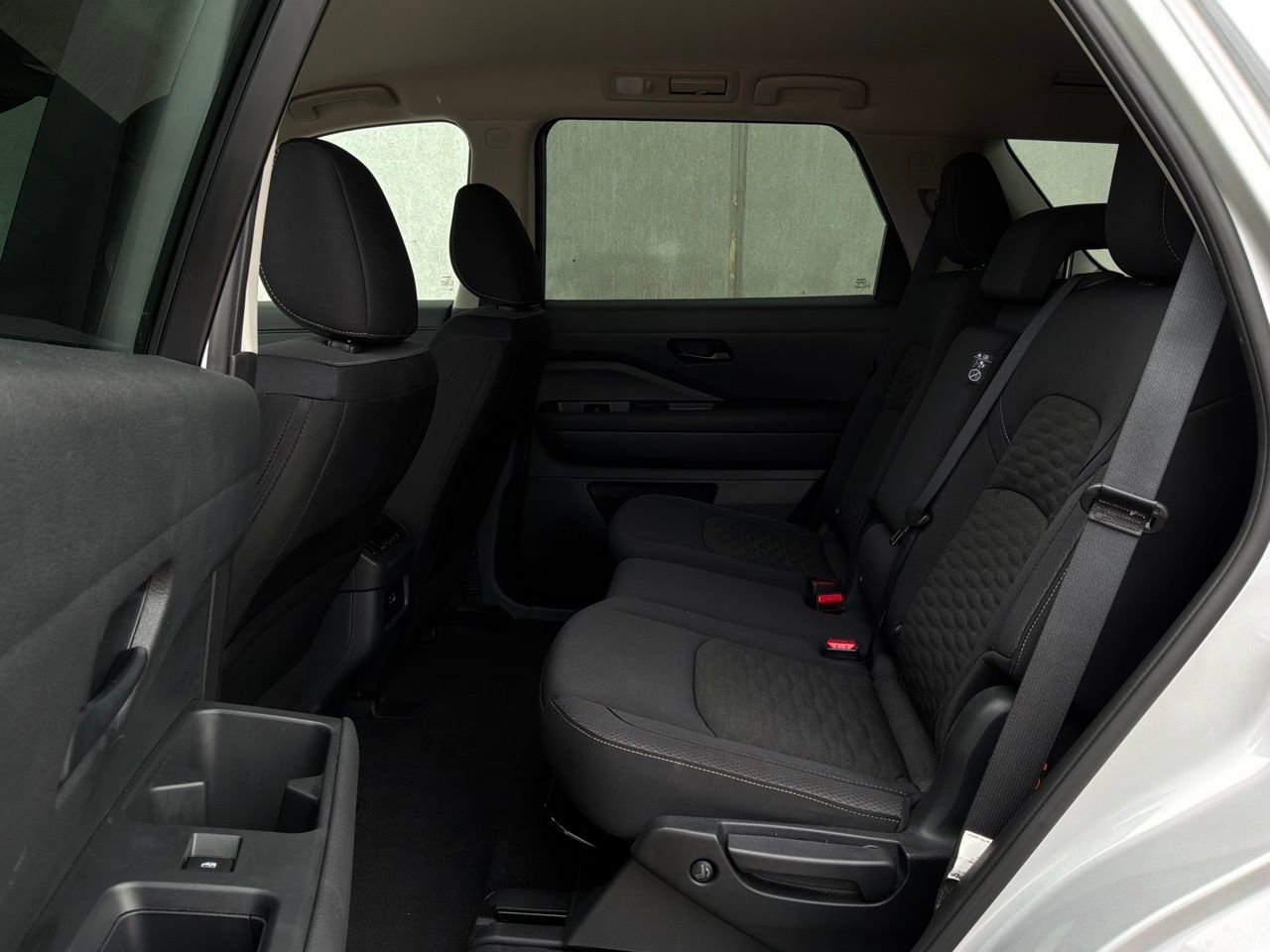 Used 2025 Nissan Pathfinder SV image 12