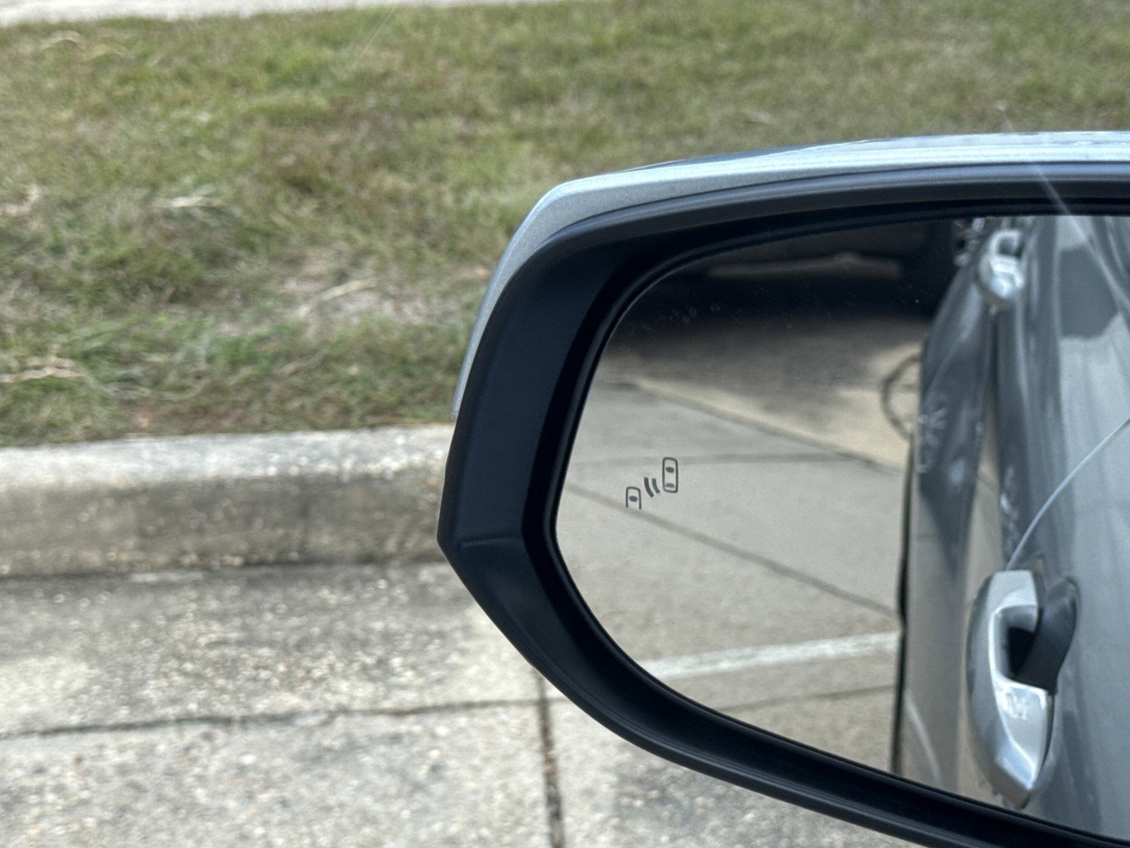 Used 2025 Toyota Highlander XLE image 21