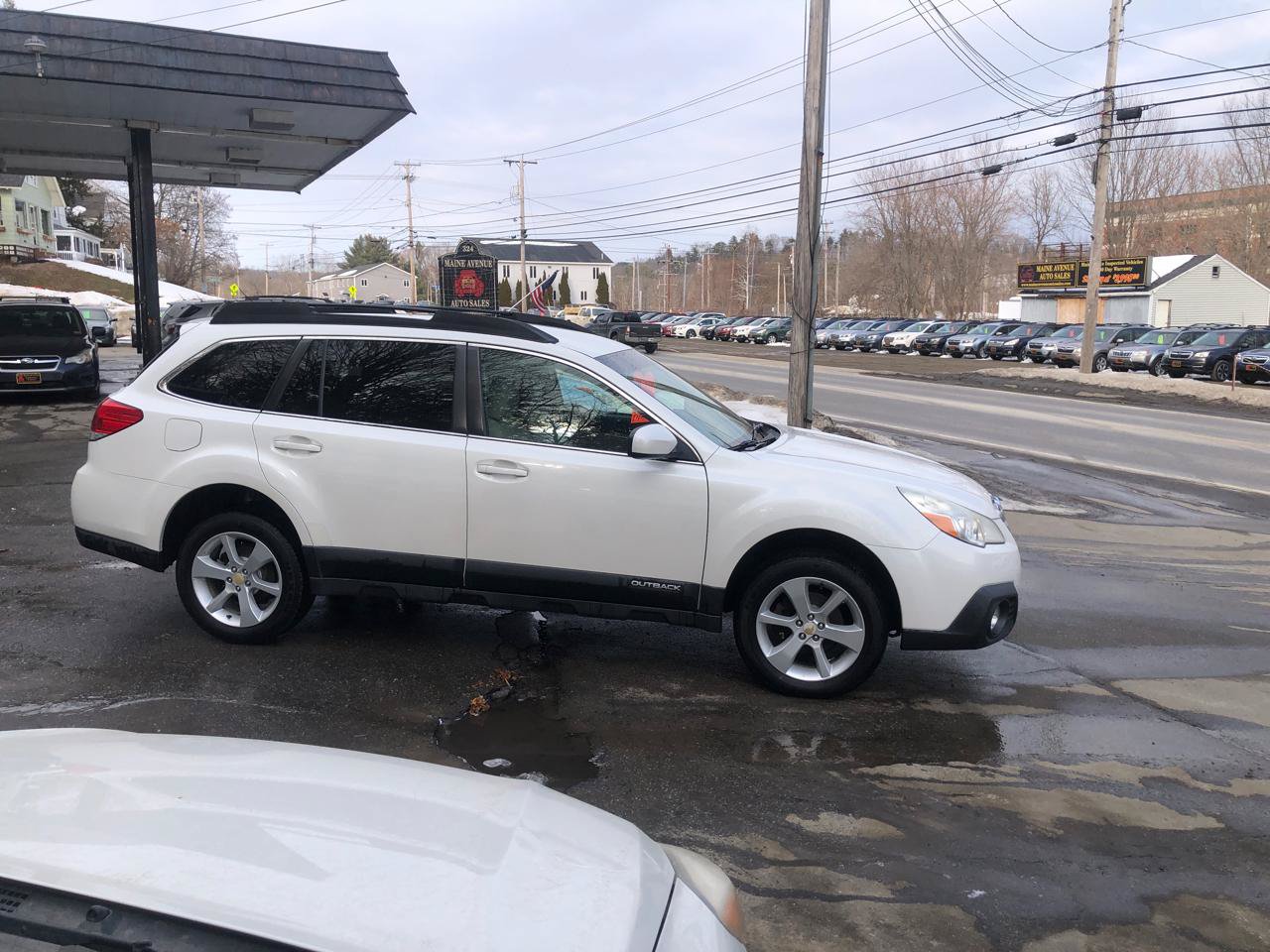 Used 2014 Subaru Outback 2.5i Premium AWD/4WD image 4