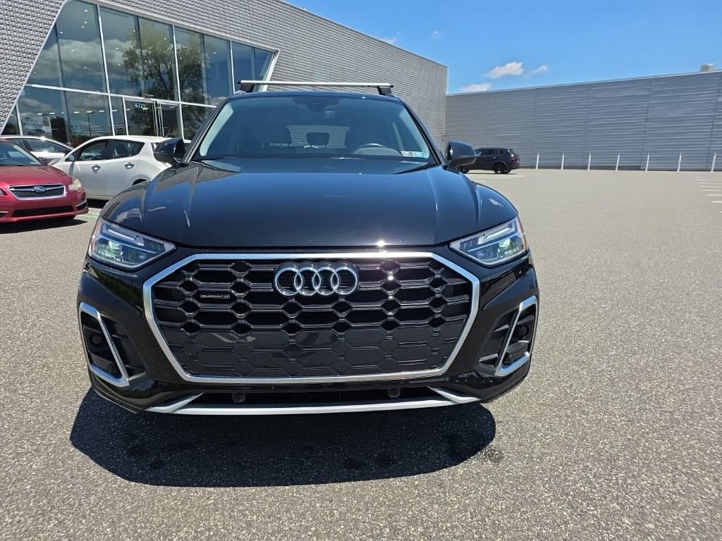 Used 2022 Audi Q5 2.0T Premium w/ Convenience Package AWD/4WD image 2