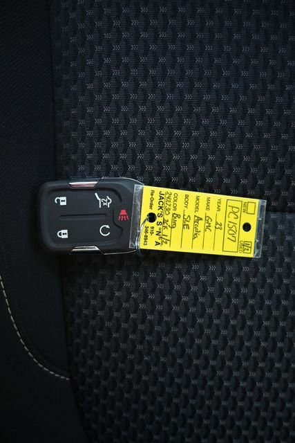 Used 2023 GMC Acadia SLE w/ Driver Convenience Package image 28