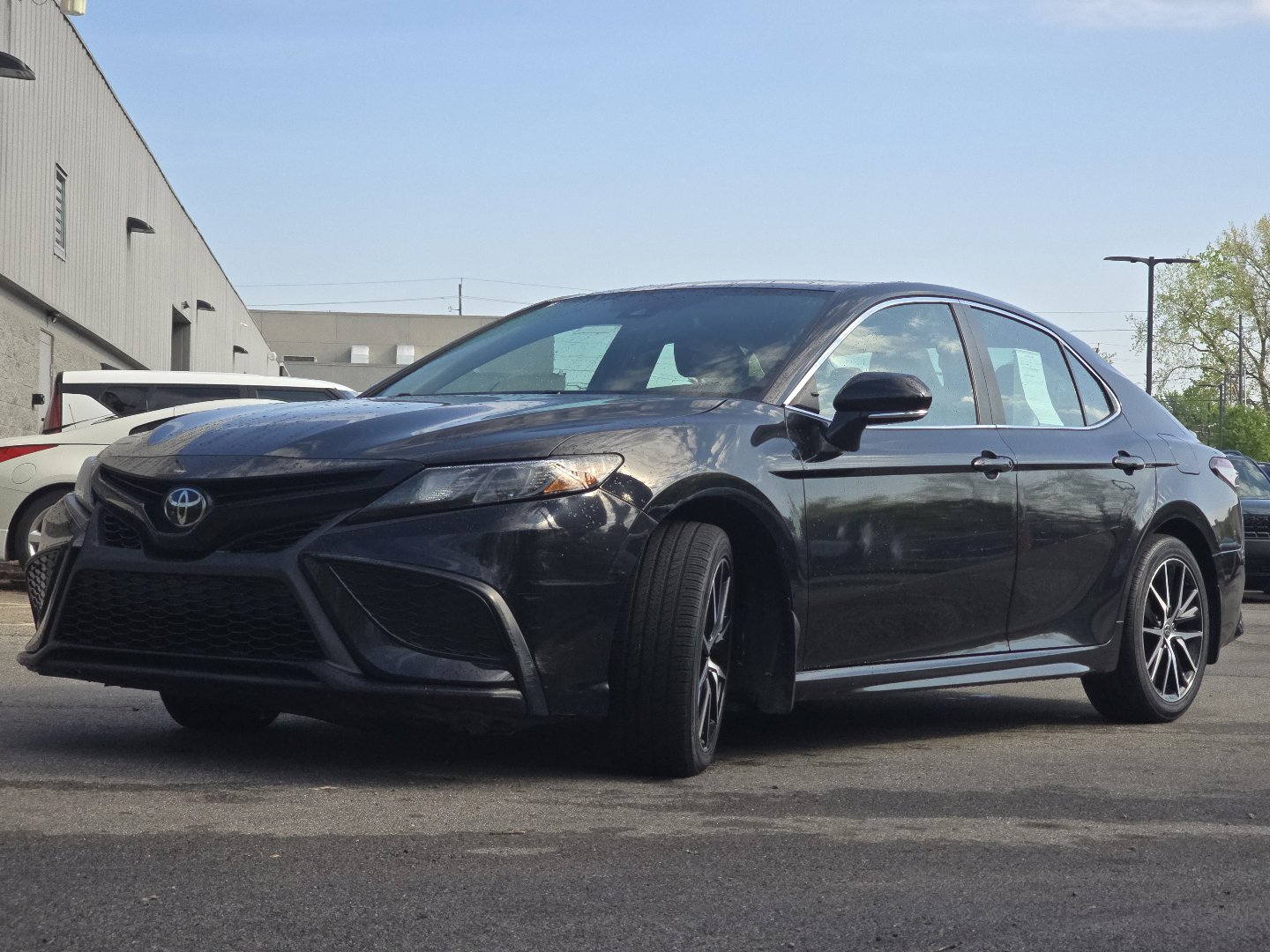 Used 2022 Toyota Camry SE w/ Convenience Package image 9