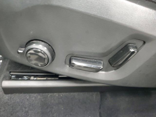 Used 2022 Volvo XC60 B6 R-Design image 16