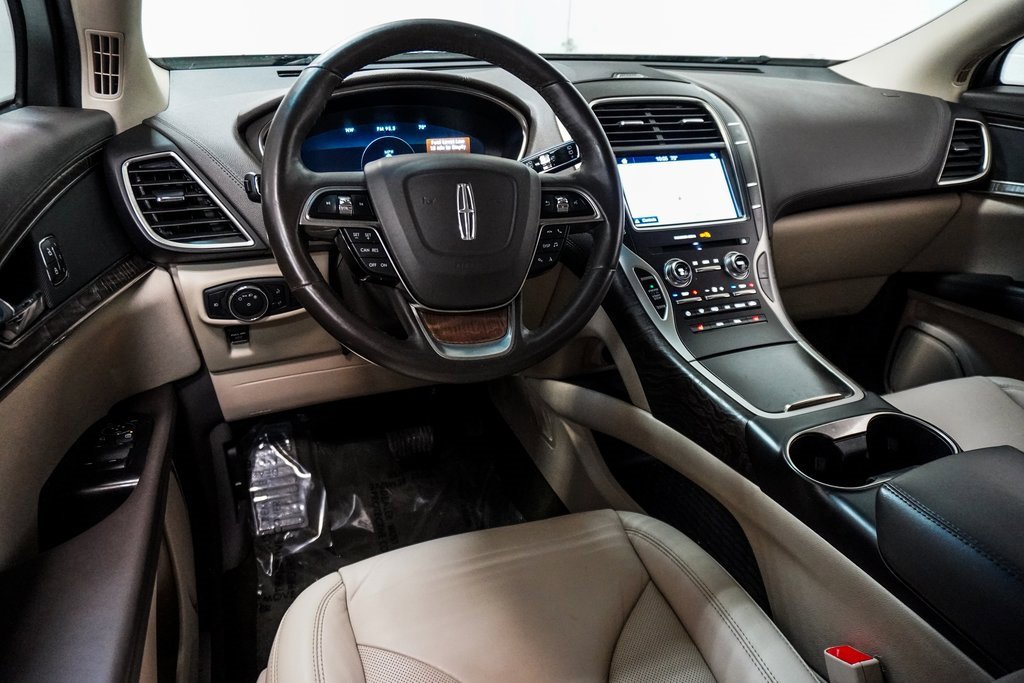 Used 2019 Lincoln Nautilus Select image 13