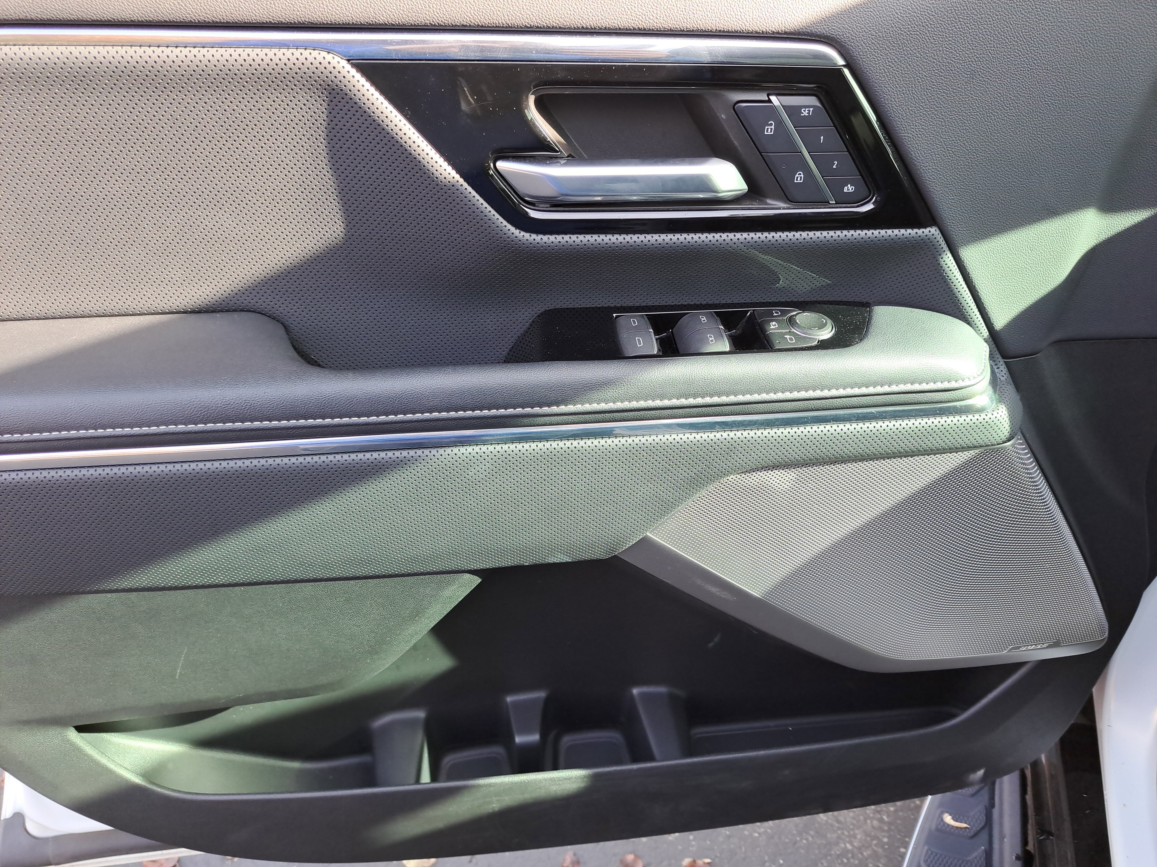 Used 2024 GMC Sierra EV Denali image 13