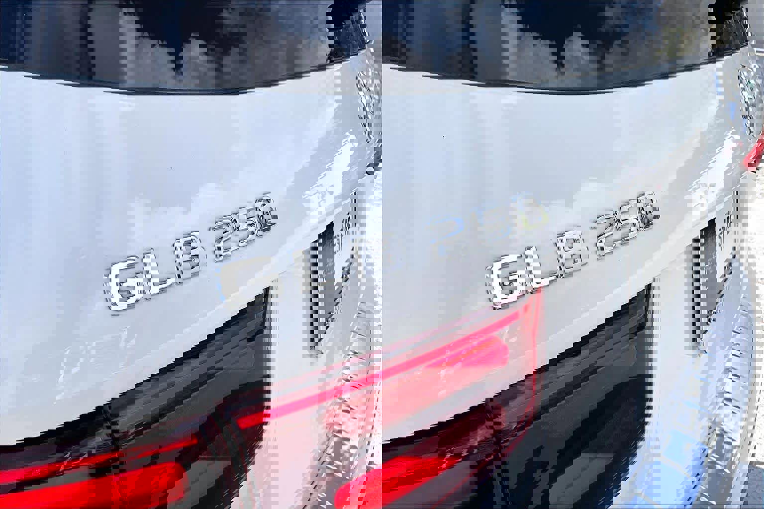 Used 2025 Mercedes-Benz GLB 250 image 30